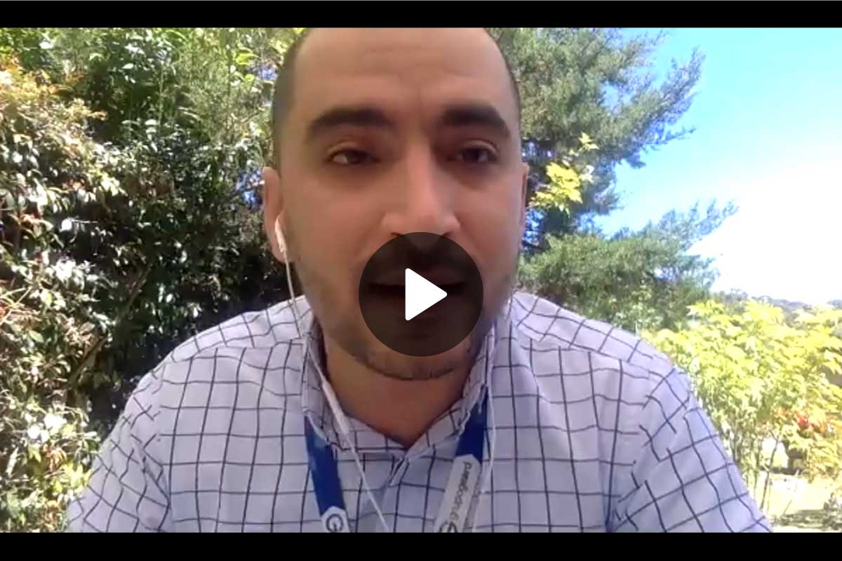 Captura de pantalla del video de la reunión en vivo respondiendo preguntas sobre la convocatoria Territorial 2019.