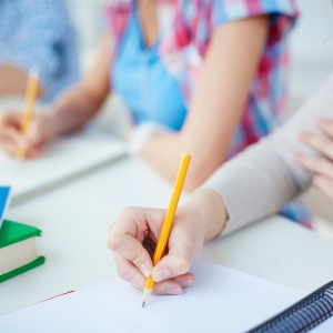 personas escribiendo