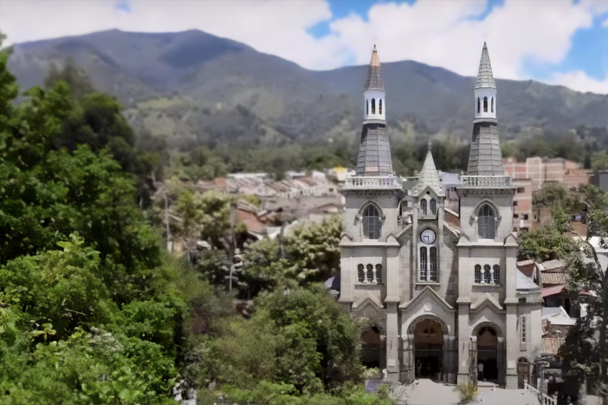 Iglesia parque principal Municipio de La Estrella, Antioquia