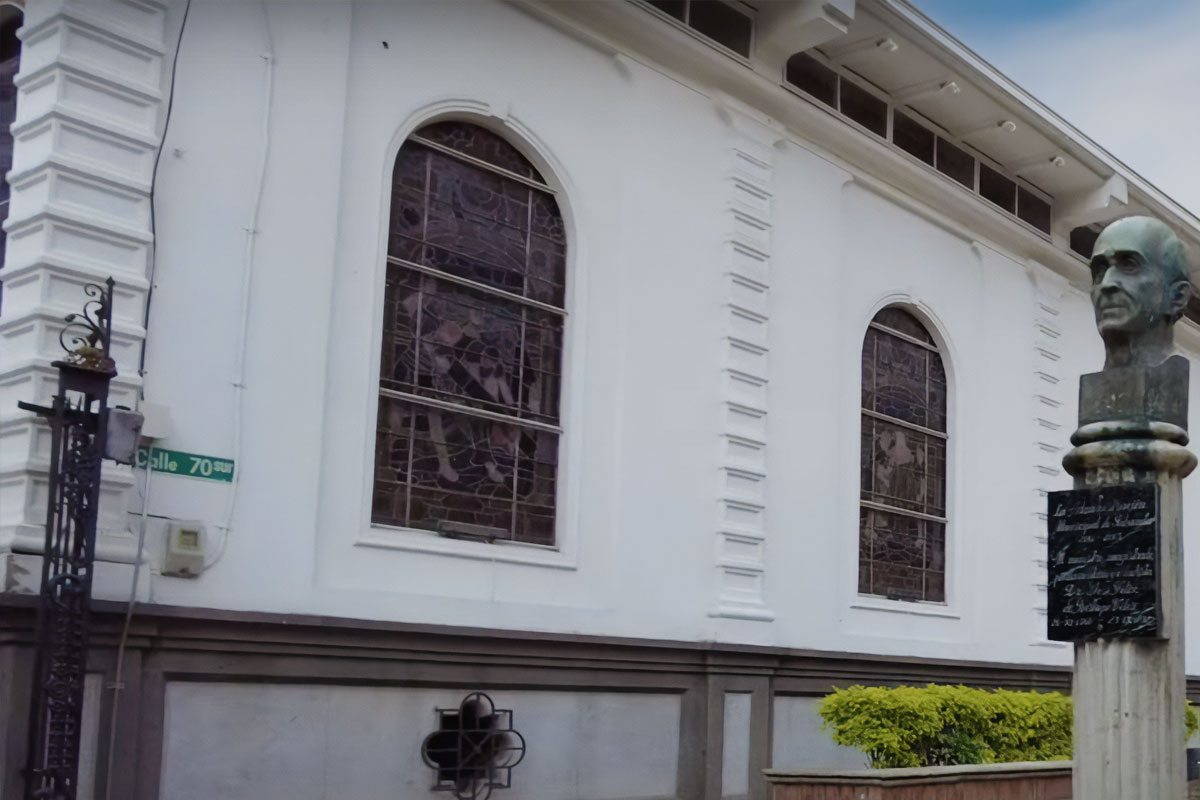 Fachada trasera de la Iglesia de Sabaneta, Antioquia