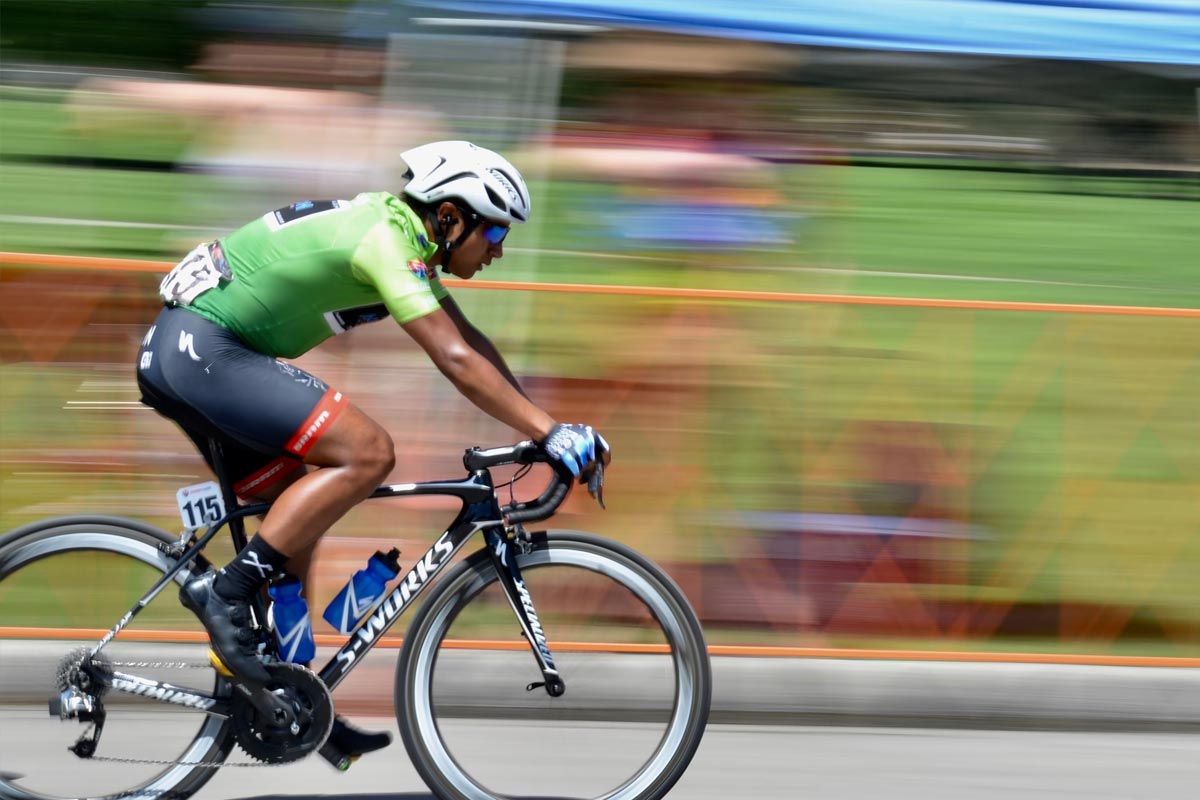 Ciclista, deportista profesional, en una carrera